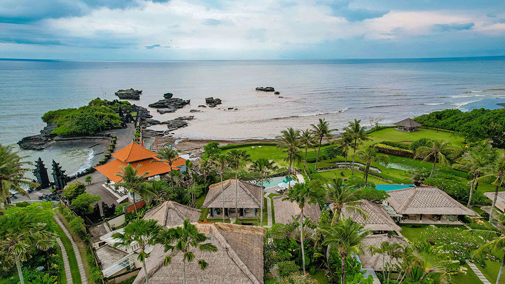 Villa Tanju - Sprawling Villa pavilions by the sea